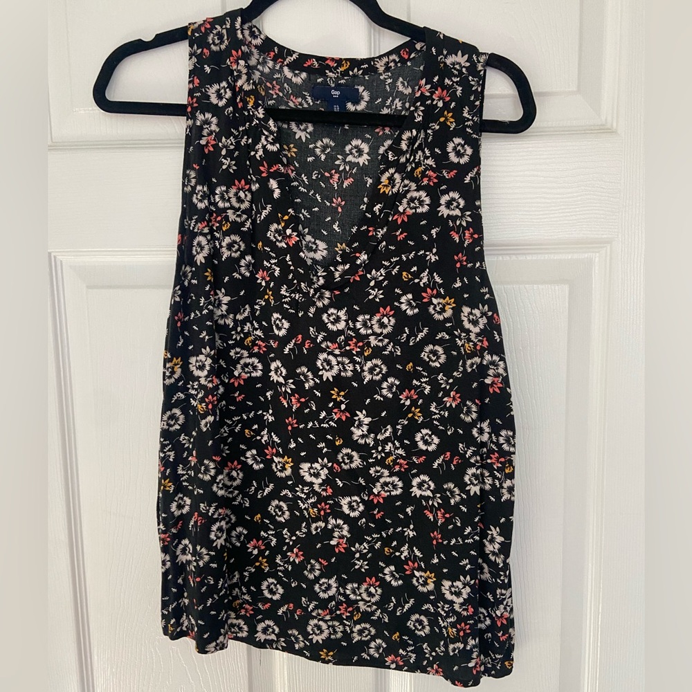 Gap floral sleeveless blouse